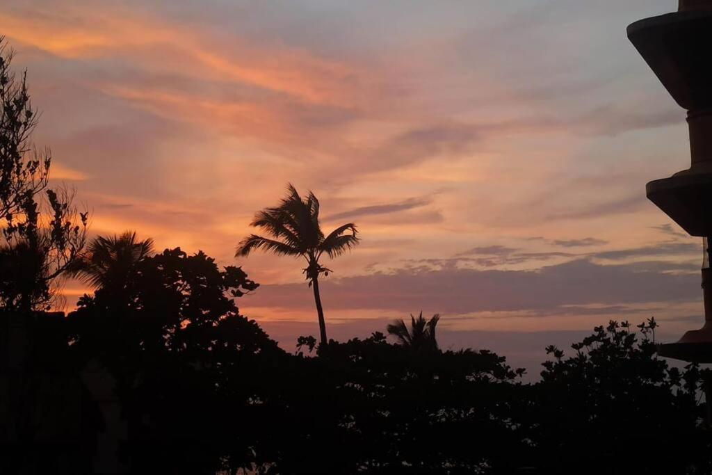 Cozy Private Ac Studio By The Sea Bandstand Bandra W Mumbai Nr Taj Lands End Lägenhet Exteriör bild