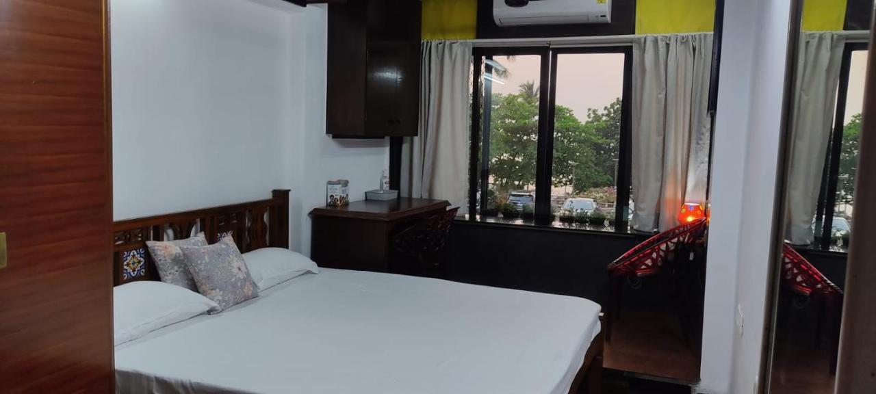 Cozy Private Ac Studio By The Sea Bandstand Bandra W Mumbai Nr Taj Lands End Lägenhet Exteriör bild