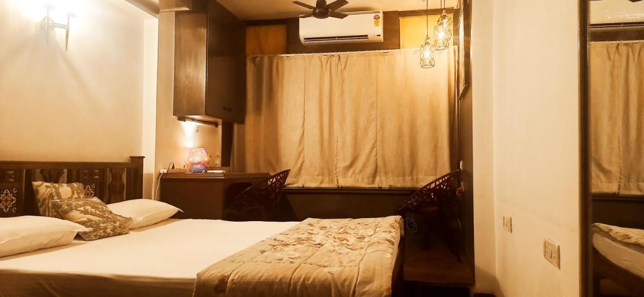 Cozy Private Ac Studio By The Sea Bandstand Bandra W Mumbai Nr Taj Lands End Lägenhet Exteriör bild